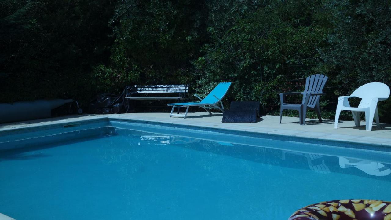 Mas Grimaud - Gite- Studio Et Chambres D'Hotes Familiales Eygalieres  Bagian luar foto