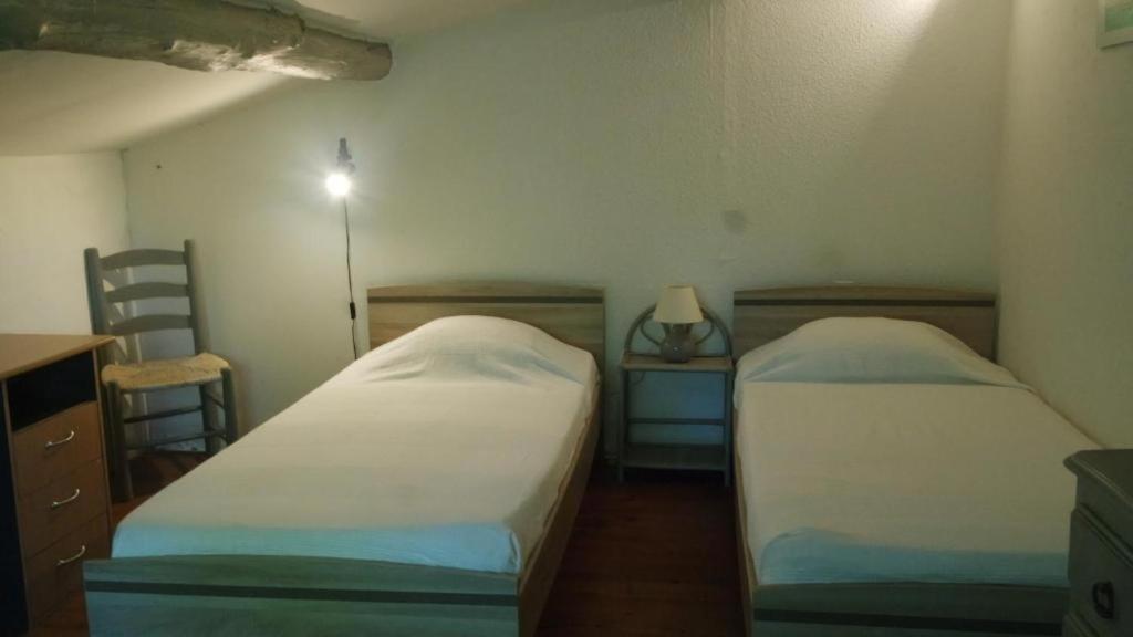 Mas Grimaud - Gite- Studio Et Chambres D'Hotes Familiales Eygalieres  Bagian luar foto