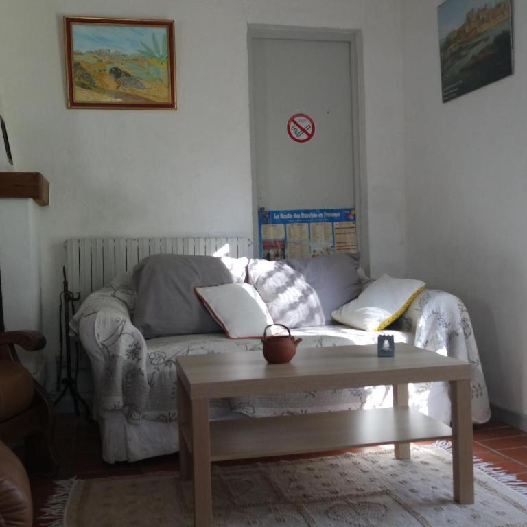 Mas Grimaud - Gite- Studio Et Chambres D'Hotes Familiales Eygalieres  Bagian luar foto