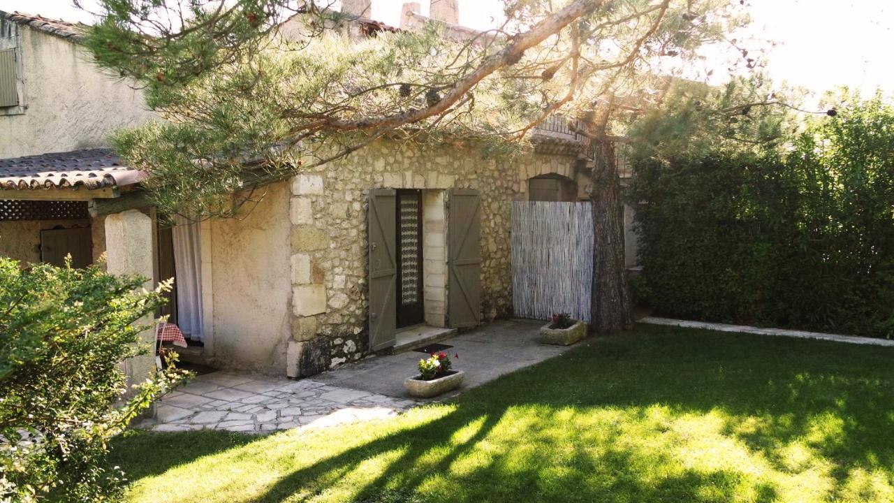 Mas Grimaud - Gite- Studio Et Chambres D'Hotes Familiales Eygalieres  Bagian luar foto