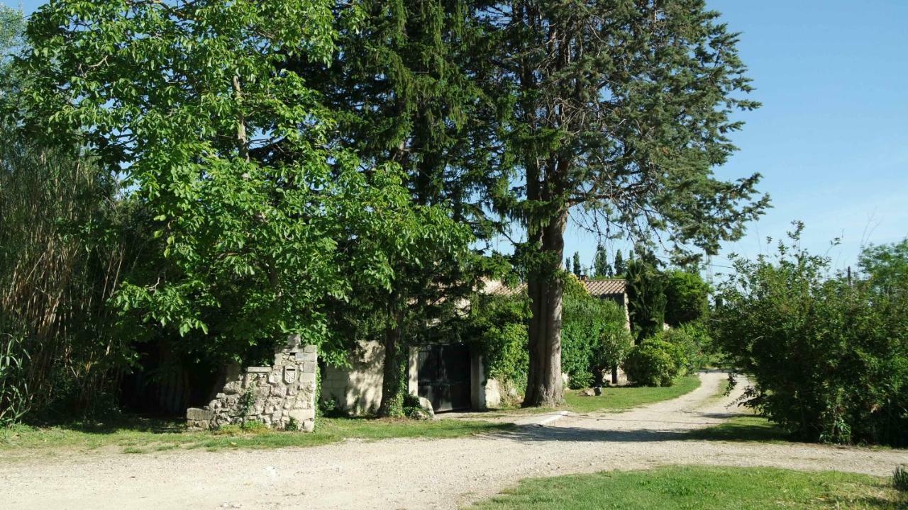 Mas Grimaud - Gite- Studio Et Chambres D'Hotes Familiales Eygalieres  Bagian luar foto