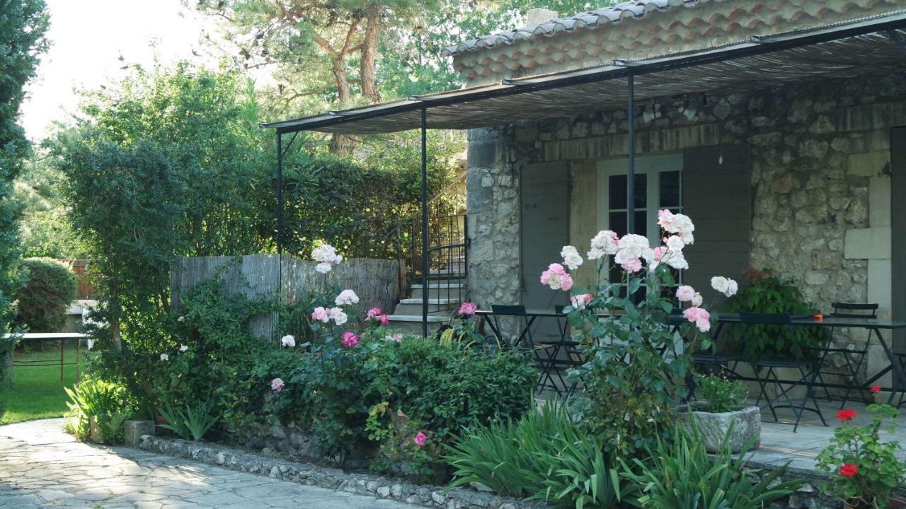 Mas Grimaud - Gite- Studio Et Chambres D'Hotes Familiales Eygalieres  Bagian luar foto
