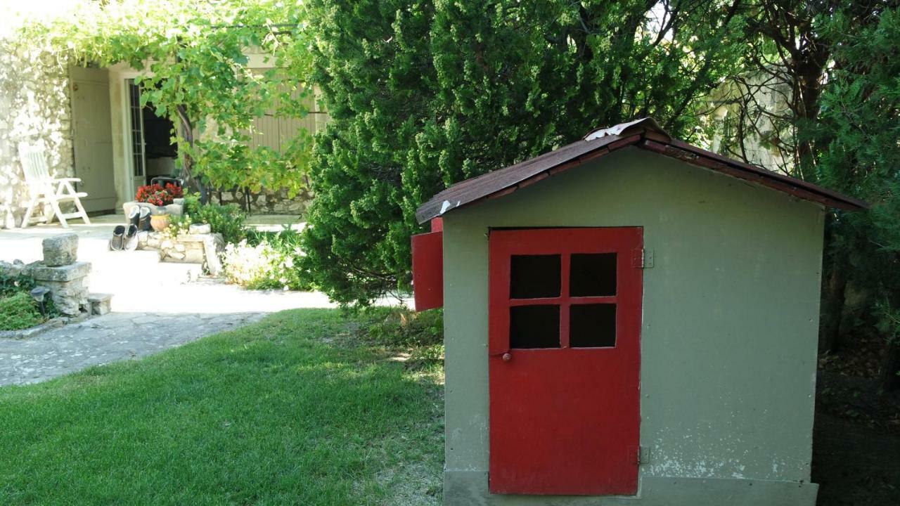Mas Grimaud - Gite- Studio Et Chambres D'Hotes Familiales Eygalieres  Bagian luar foto