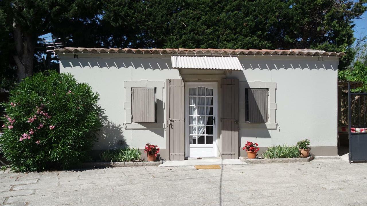 Mas Grimaud - Gite- Studio Et Chambres D'Hotes Familiales Eygalieres  Bagian luar foto