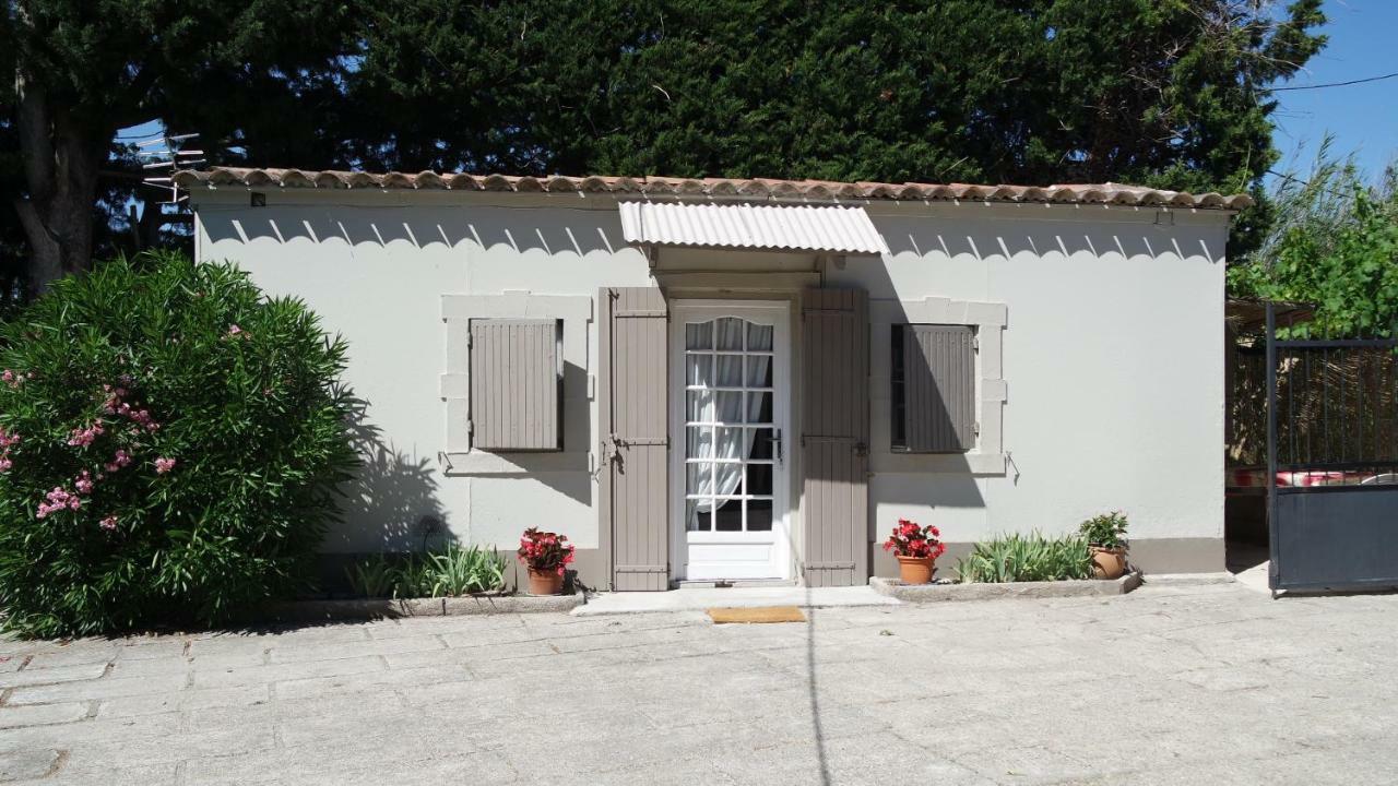 Mas Grimaud - Gite- Studio Et Chambres D'Hotes Familiales Eygalieres  Bagian luar foto