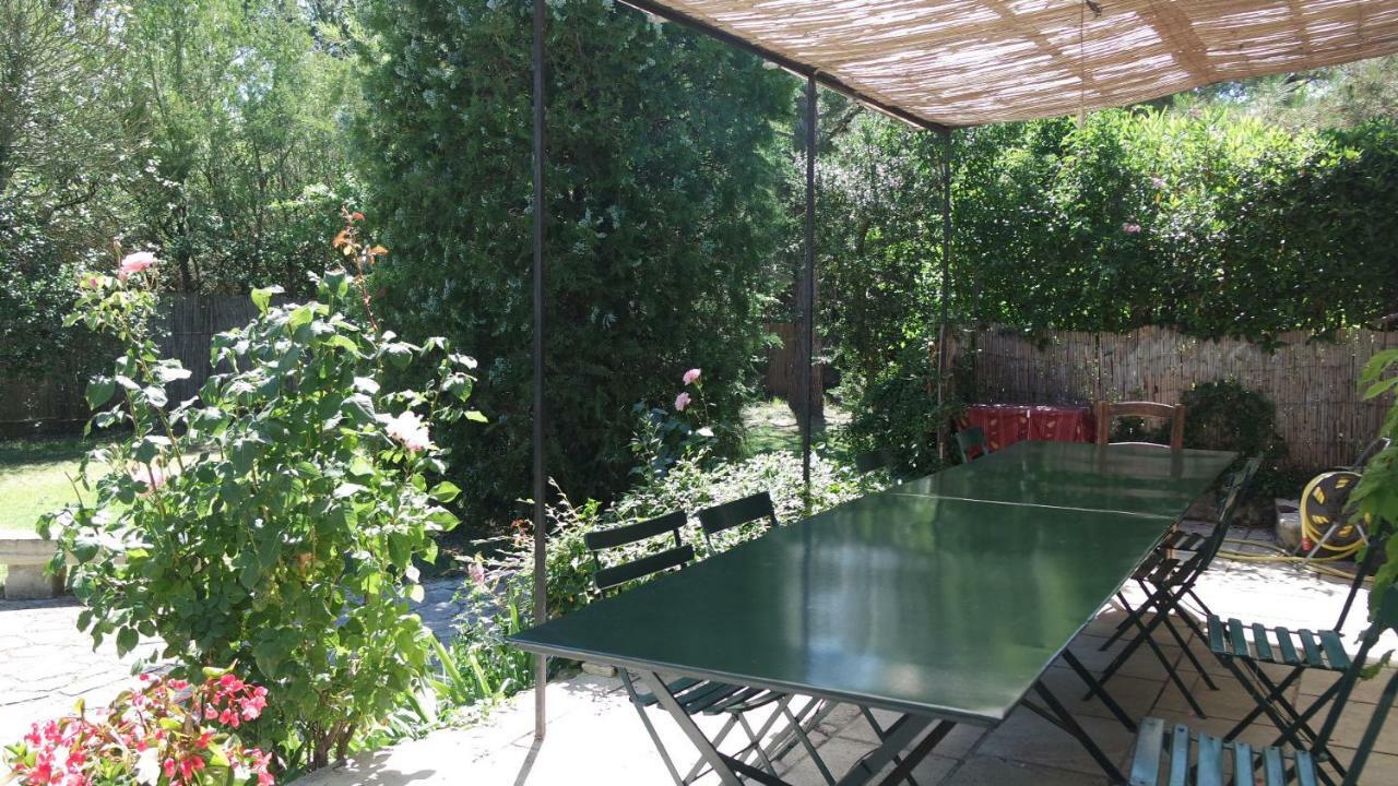 Mas Grimaud - Gite- Studio Et Chambres D'Hotes Familiales Eygalieres  Bagian luar foto