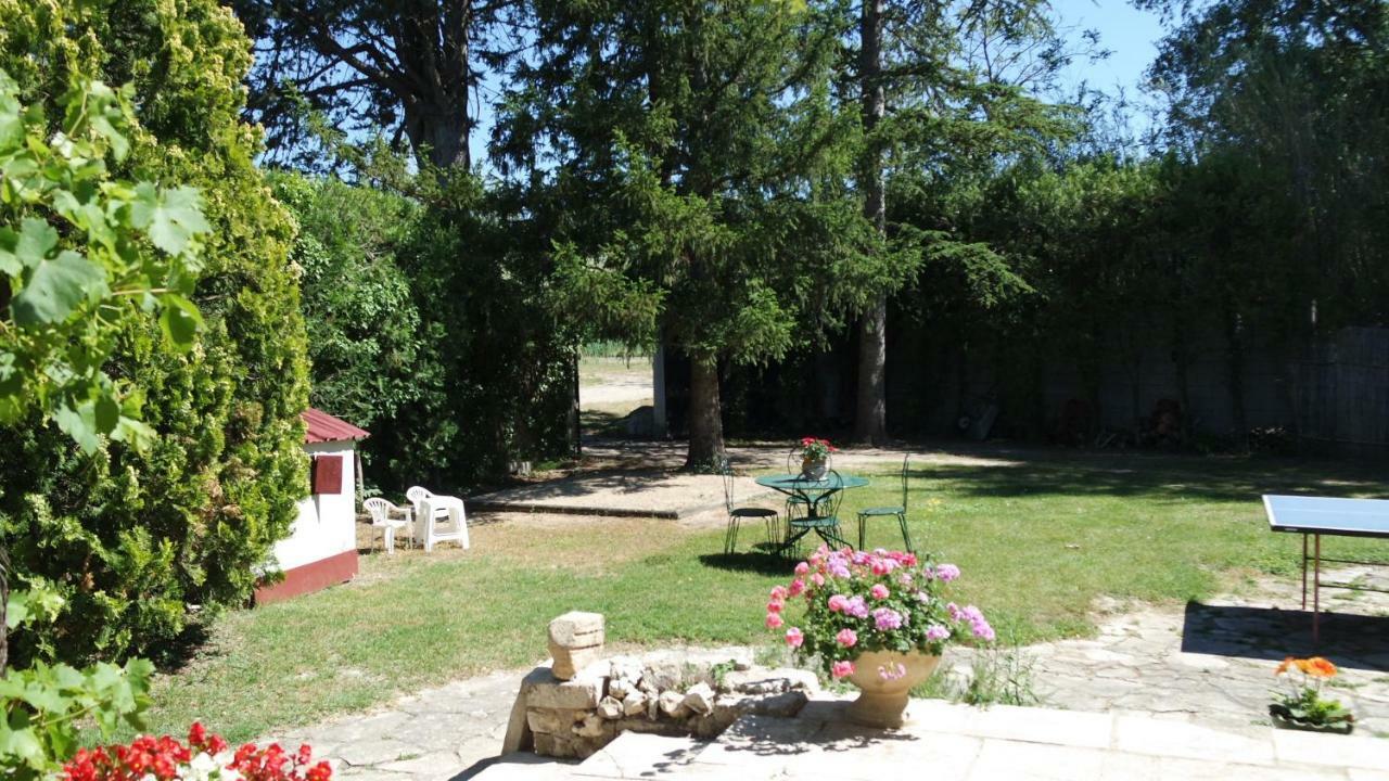 Mas Grimaud - Gite- Studio Et Chambres D'Hotes Familiales Eygalieres  Bagian luar foto