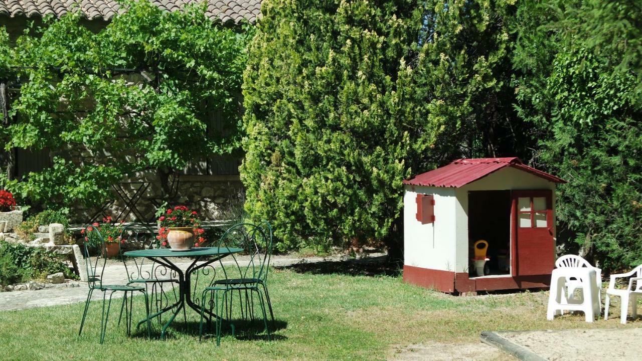 Mas Grimaud - Gite- Studio Et Chambres D'Hotes Familiales Eygalieres  Bagian luar foto